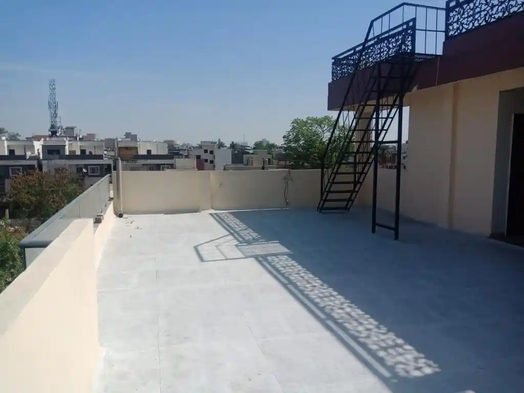 Spacious smart classroom